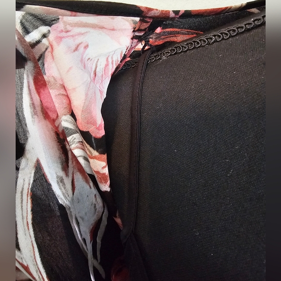 Floral Blouse - Picture 4 of 6